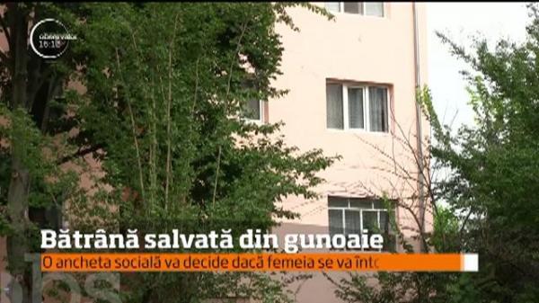 Bătrână salvată de pompieri dintr-o casă transformată în groapă de gunoi, în Timişoara