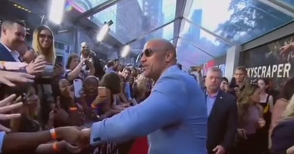 Filme 2018. Dwayne Johnson, în centrul atenţiei la premiera Skyscraper de la New York