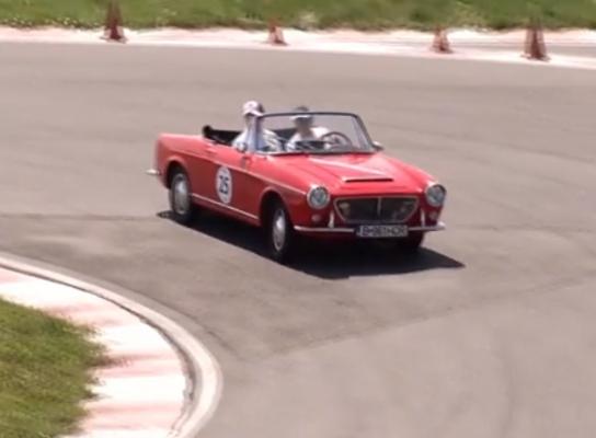 Peste 100 de mașini clasice pe pista de raliuri, la Retromobil Fest