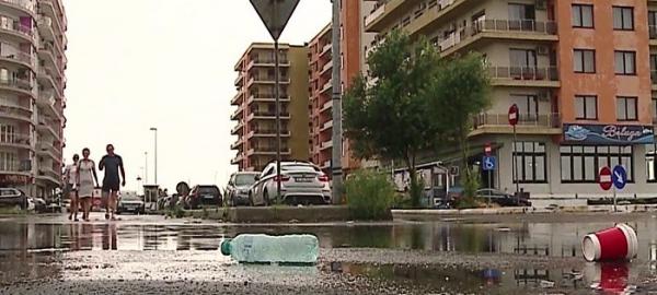 Plin de gunoaie pe litoral! În nordul stațiunii Mamaia nu există coșuri de reciclat