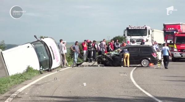 Şapte oameni au ajuns la spital după ce un tânăr a depășit fără să se asigure, în judeţul Suceava!