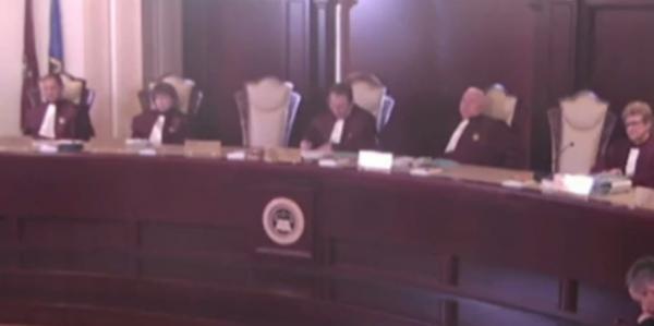 Decizie istorică a Curții Constituționale, în procesul deschis de cuplul gay Coman-Hamilton
