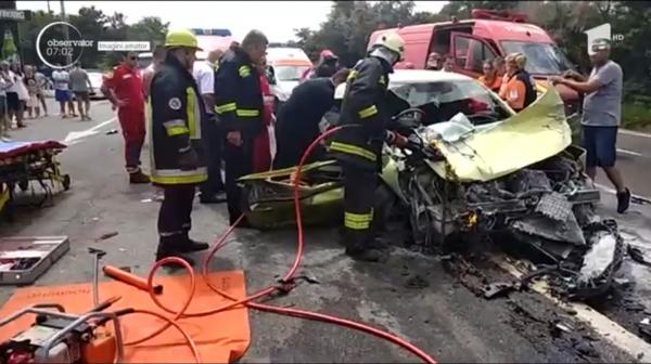 Accident grav la intersecţia dintre drumul ce vine din staţiunea Costineşti şi DN 39. Trei turiști au fost răniți