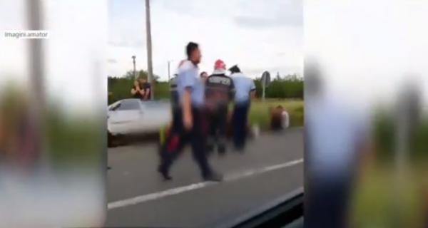 Accident înfiorător în Vrancea! Atent la live-ul de pe Facebook, un șofer a intrat cu mașina într-un cap de pod! Doi tineri, de 14 și 18 ani, au murit  (Imagini dramatice)