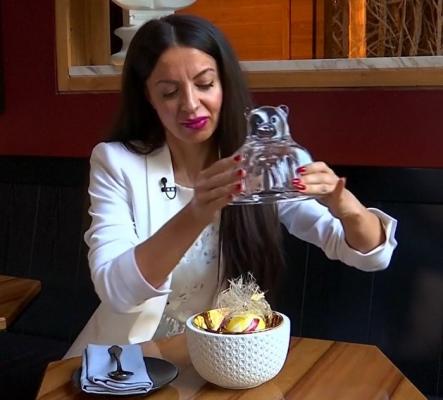 O îngheţată cu foiţă de aur şi fulgi de argint se vinde cu 1.500 de dolari