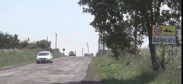 Autorităţile de la Suceava au montat o cameră pentru verificarea rovinietei, pe o şosea plină de gropi