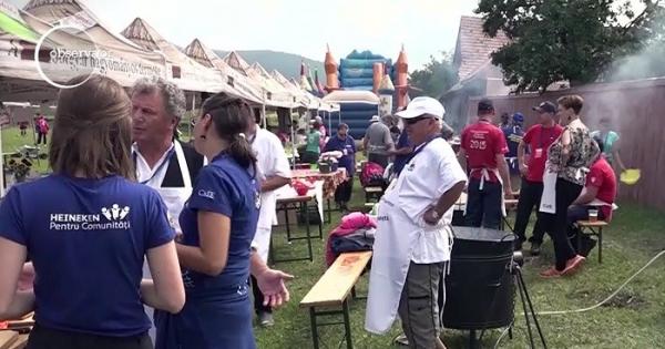 Zeci de oameni din Harghita au participat la un festival al mâncărurilor tradiționale