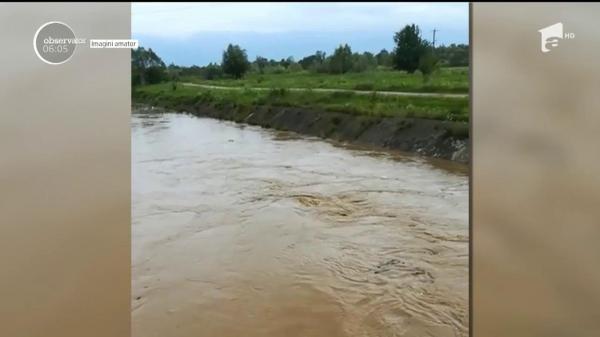 Alertă în Făgăraș! Un copil de cinci ani e dat dispărut, după ce a căzut într-un pârâu învolburat