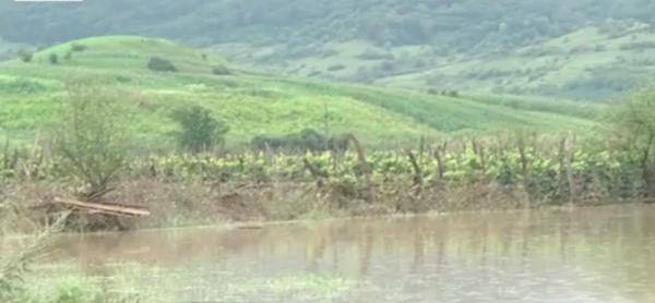 Judeţul Sibiu, răvăşit de furtuni puternice şi inundaţii. Sute de oameni au fost evacuaţi