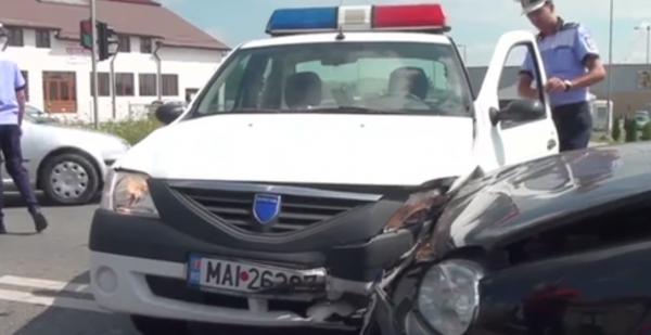 Clipe de coşmar în Alba Iulia. Un copil a ajuns la spital, după ce a fost lovit de maşina poliţiei