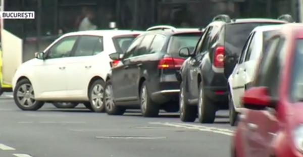 Mii de amenzi doar în Capitală pentru şoferii care nu poartă centură sau vorbesc la telefon, la volan