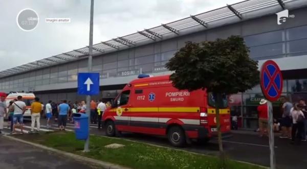 Panică pe aeroportul din Sibiu, din cauza unui spray cu piper. Sute de persoane evacuate