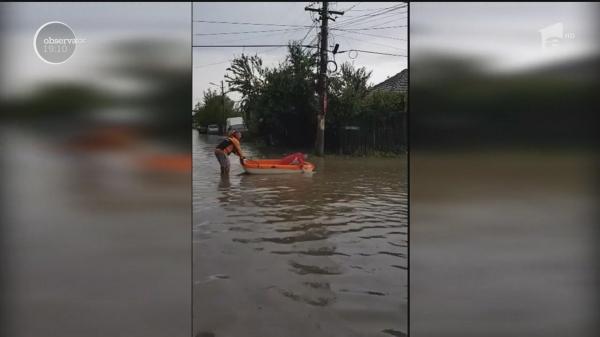 La Craiova, după furtună, s-a mers chiar și cu barca