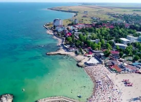 Surpriză pentru turiştii de pe litoral! Marea Neagră a devenit turcoaz