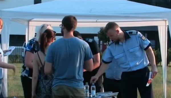 Misiune inedită a poliţiştilor bihoreni - cafea și apă pentru șoferii obosiţi