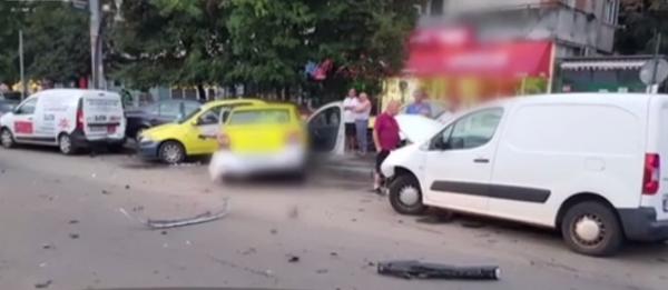 Accident rutier cu cinci maşini avariate în Sectorul 4 din București, pe Şoseaua Olteniţei