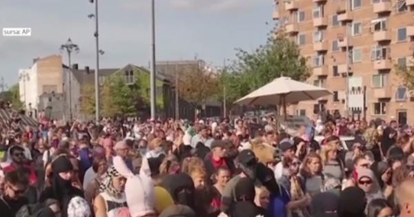 Proteste în Danemarca! Se interzice prin lege purtarea vălului islamic