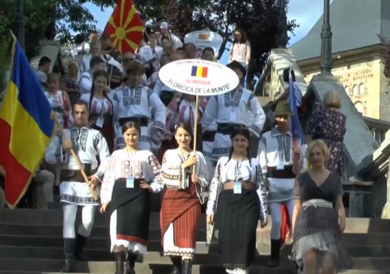 Oraşul Piatra Neamţ s-a transformat într-o uriaşă scenă! A început Festivalul de Folclor Ceahlăul