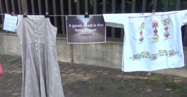 Haine pe aţă! Locuitorii din Baia Mare au organizat o acţiune pentru donaţii caritabile