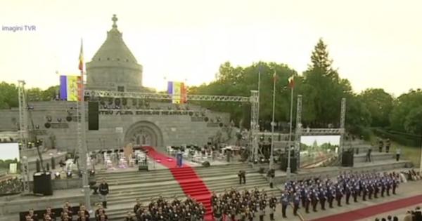 Mii de oameni au participat la manifestaţiile dedicate eroilor căzuţi în Primul Război Mondial, de la Focşani şi Mărăşeşti