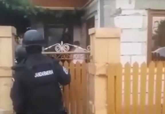 Descinderi în Prahova. Mai mulţi suspecți de furt și proxenetism au fost săltați de poliţie