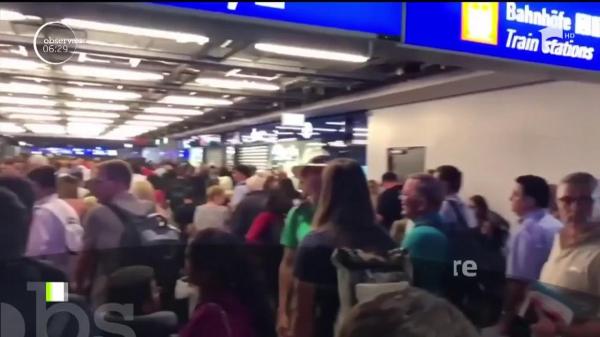 Incident pe aeroportul din Frankfurt. Familie, lăsată să plece din zona punctelor de control, deşi scanerul arăta că au explozivi în bagaje