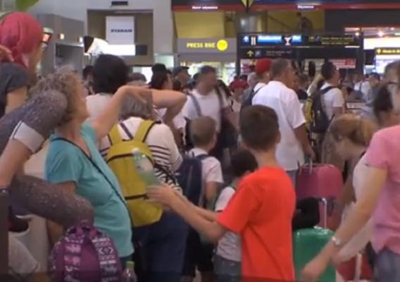 O grevă a unei companii aeriene va arunca în haos toată Europa. 400 de curse au fost anulate, piloții din 5 țări vor rămâne la sol