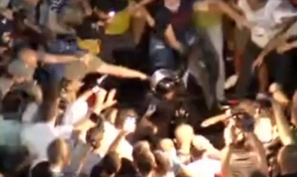 Tânăra jandarm agresată la proteste este internată în stare gravă, la Spitalul Floreasca