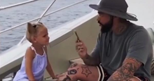 Un rapper din Rusia a simţit pe pielea sa ce înseamnă să nu acorzi suficientă atenţie copilului
