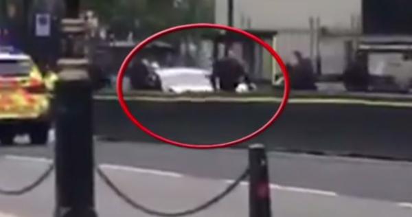 Teroare în centrul Londrei. Un individ a intrat cu maşina, în plin, în câţiva pietoni, sub privirile îngrozite ale martorilor