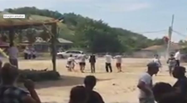 Accident şocant în Galaţi. Cinci copii, spulberaţi de o maşină de teren, în timp ce se jucau în parc