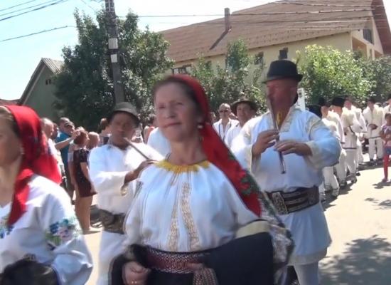 Uliţele din Săpânţa s-au umplut de oaspeţi veniţi din toate colţurile ţării.