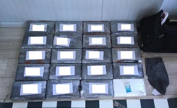 Captură record a poliţiştilor de frontieră în Vama Nădlac. 20 de kilograme de cocaină pură