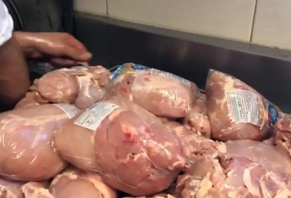 15 tineri s-au îmbolnăvit după ce au mâncat la o terasă din Costineşti. Alimentele stricate erau ținute într-o magazie secretă, sub pământ