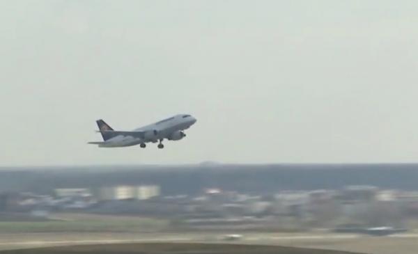 Haos pe Aeroportul Henri Coandă. Peste o sută de pasageri au aşteptat cu orele să se îmbarce într-un avion spre Italia