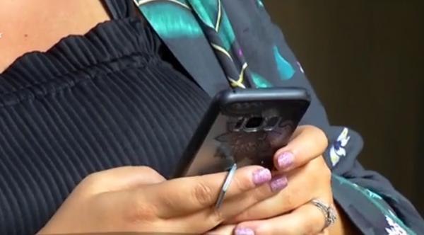 Dependenţa de internet, fenomen îngrijorător. Unii români ar prefera să rămână fără haine decât fără telefon