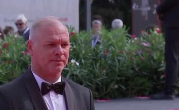 Vlad Ivanov, pe covorul roșu la Veneția, alături de colegii săi din filmul "Apus de Soare"