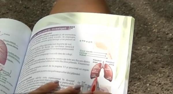 Scandalul manualelor ia amploare. Fostul ministru al Educaţiei vorbeşte despre sabotaj