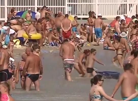 Turiștii nu se dau plecați de pe litoral. Hotelierii au unităţile de cazare la capacitate maximă!