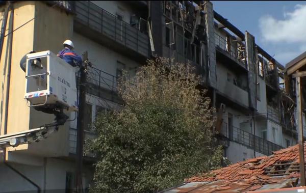 Blocul mistuit de flăcări din București nu avea autorizaţie de construcţie