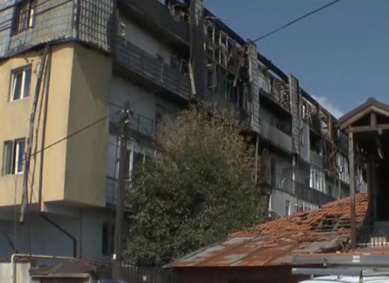Locatarii blocului ars din București, mutați într-un imobil fără aviz de securitate la incendiu!