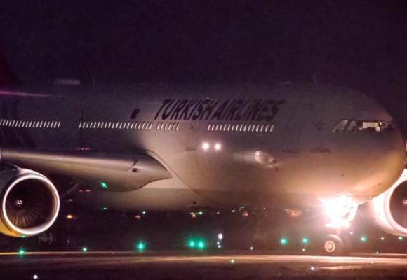 Alertă fără precedent pe Aeroportul Henri Coandă! Unui bărbat suspect de febră tifoidă i s-a făcut rău în avion