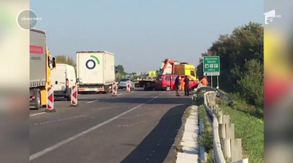 Opt români, implicaţi într-un grav accident pe o şosea din Slovacia, după ce microbuzul în care se aflau a fost lovit de un TIR