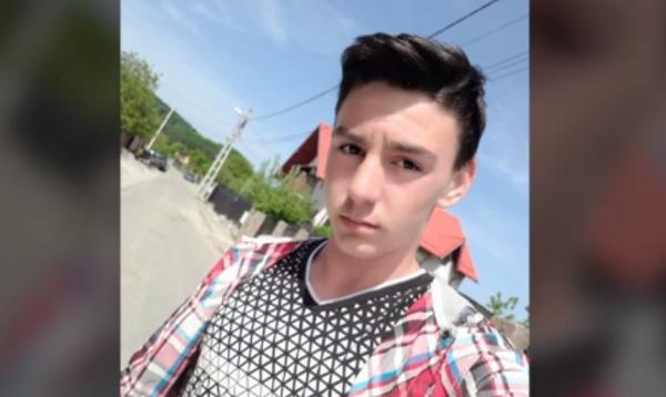 Sătul să mai fie certat de sora lui, Fabian s-a aruncat în lac. Prietenul lui cel mai bun a sărit să-l salveze, dar apa era prea rece