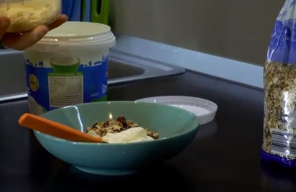 Iaurtul cu fructe sau cu ciocolată poate fi nociv din cauza cantităţii foarte mari de zahăr, spun nutriţioniştii