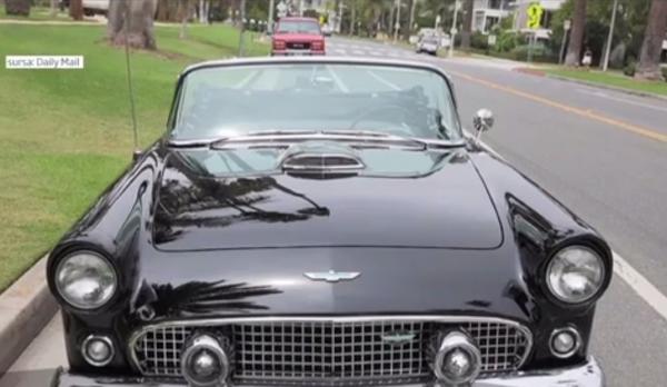 Un Ford care i-a aparținut divei Marilyn Monroe a fost scos la licitație