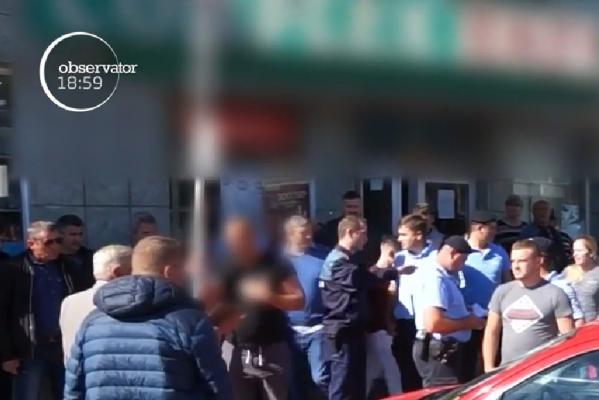 Replica halucinantă a tatălui care şi-a lăsat fetiţa de 2 ani în maşină, la Botoşani, cât timp a fost la cumpărături