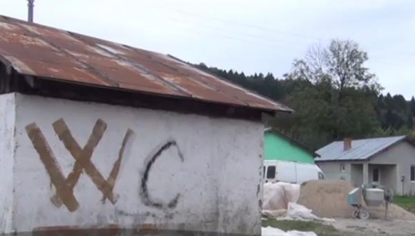 Școală ca-n secolul 19. Elevii dintr-o comună din Maramureș se spală la lighean și merg la toaletă în curte