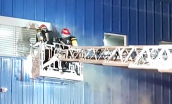 Incendiu puternic la o fabrică de componente auto din Braşov