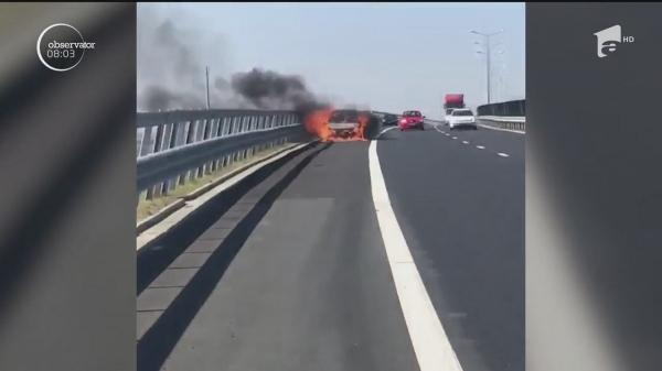 Mașină în flăcări pe Autostrada A1 în judeţul Timiş